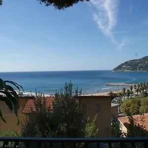 https://appartamenti-la-pineta.hotelitalianriviera.com